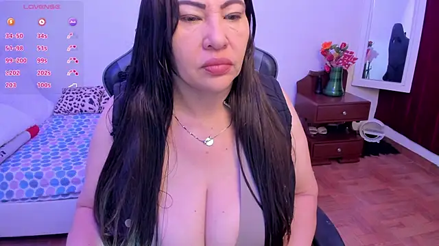 Snapshot of esmeralda_milf chatting on October 2025 12:13:01 PM esmeralda milf online show from October 2025 12:13:01 PM