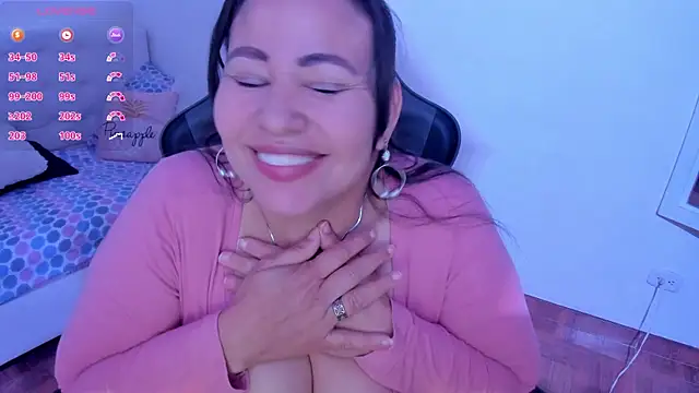 Snapshot of esmeralda_milf chatting on March 2025 09:00:02 PM esmeralda milf online show from March 2025 09:00:02 PM