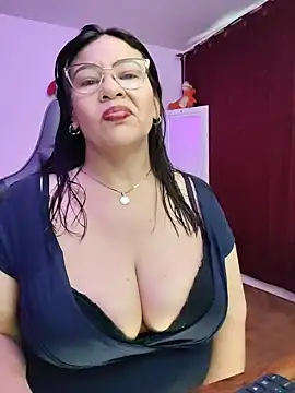 esmeralda milf online show from June 2026 08:36:02 PM
