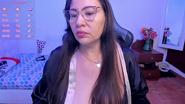 Snapshot of esmeralda_milf chatting on October 2025 08:10:02 PM esmeralda milf online show from October 2025 08:10:02 PM