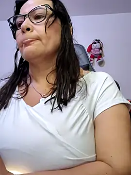 Snapshot of esmeralda_milf chatting on May 2026 08:41:01 PM esmeralda milf online show from May 2026 08:41:01 PM