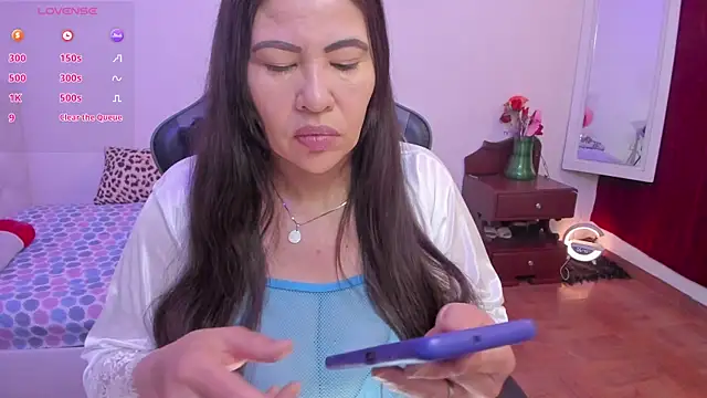 Snapshot of esmeralda_milf chatting on October 2025 11:44:02 AM esmeralda milf online show from October 2025 11:44:02 AM