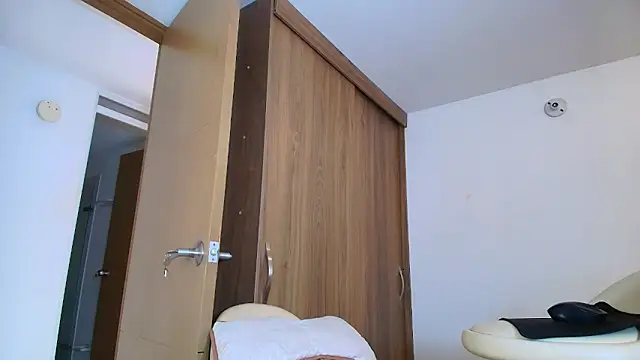 SARA TS FOX online show from April 2026 07:59:02 PM