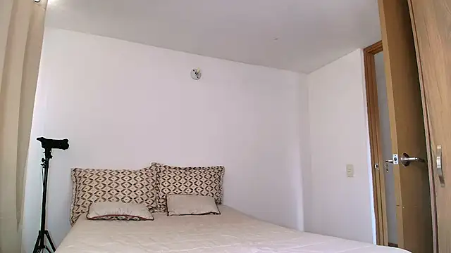 SARA TS FOX online show from March 2026 08:03:02 PM