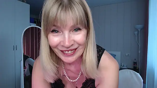 JuliaVilnet online show from May 2026 05:05:02 AM
