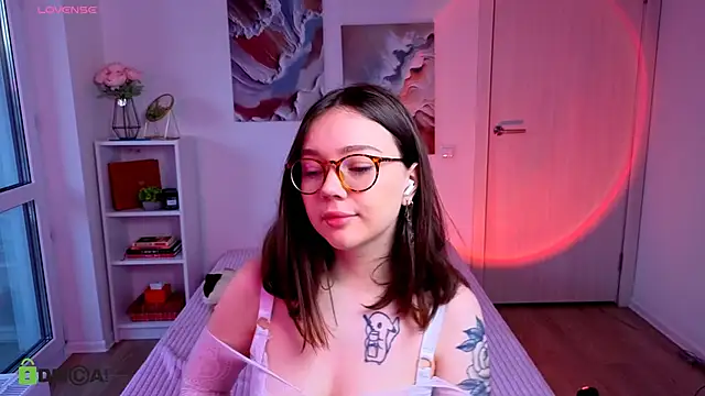 Snapshot of MilenaSaint chatting on September 2025 04:19:01 AM MilenaSaint online show from September 2025 04:19:01 AM