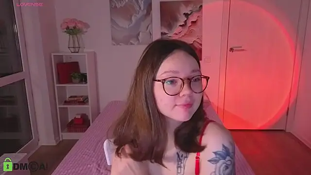 MilenaSaint online show from November 2025 04:28:01 AM