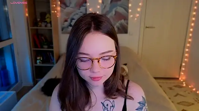 Snapshot of MilenaSaint chatting on April 2026 03:20:01 AM MilenaSaint online show from April 2026 03:20:01 AM