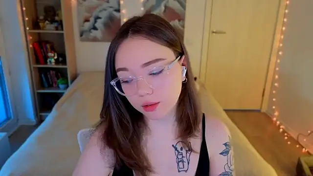 Snapshot of MilenaSaint chatting on May 2026 03:54:01 AM MilenaSaint online show from May 2026 03:54:01 AM