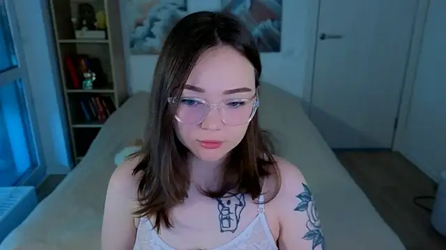 Snapshot of MilenaSaint chatting on May 2026 04:07:02 AM MilenaSaint online show from May 2026 04:07:02 AM