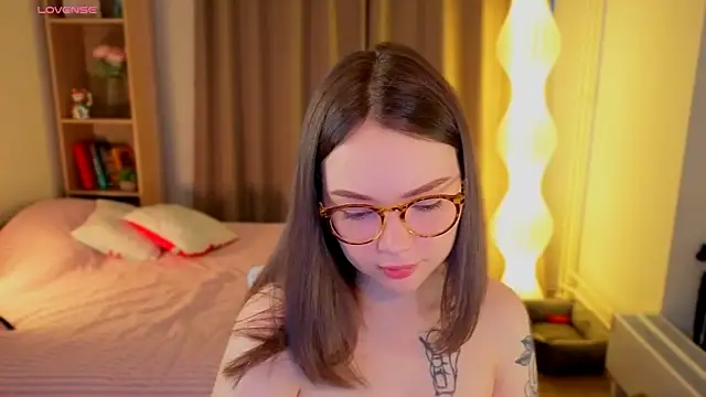 MilenaSaint online show from March 2026 04:01:02 AM