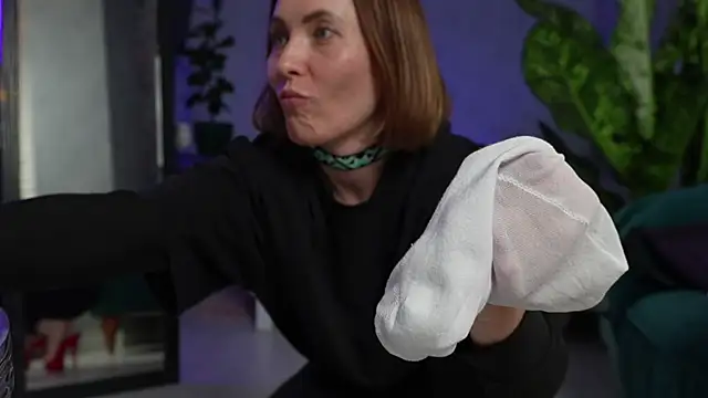 ClaraBendover online show from December 2025 08:43:02 PM