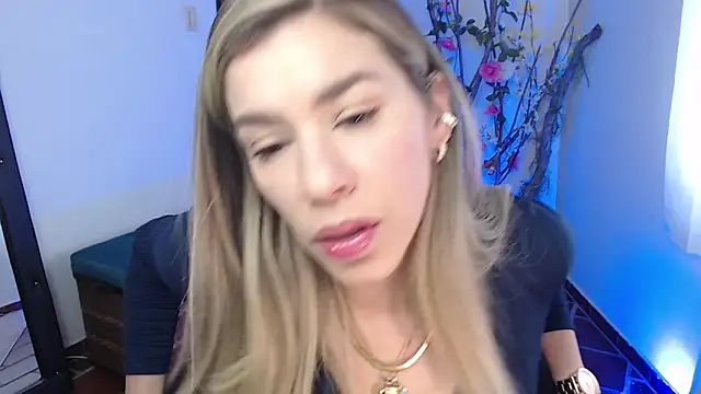 ms sofia x online show from October 2025 05:25:01 PM