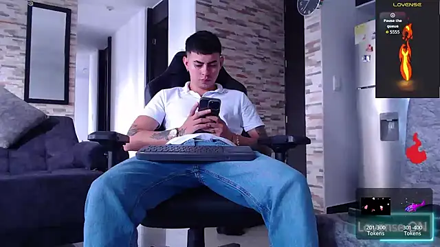 Snapshot of Lobito_xxxl chatting on November 2025 07:25:01 PM Lobito xxxl online show from November 2025 07:25:01 PM