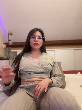 LalieFR online show from March 2026 07:04:02 PM