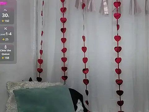 Snapshot of ninaa_fox chatting on September 2025 04:36:02 PM ninaa fox online show from September 2025 04:36:02 PM