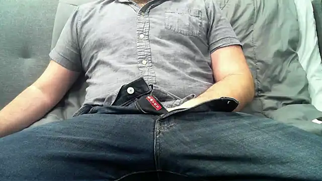 Snapshot of holeymoley25 chatting on March 2025 10:32:02 PM holeymoley25 online show from March 2025 10:32:02 PM