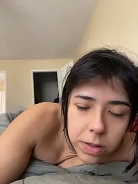 Evie-Luna online show from April 2026 06:05:02 PM