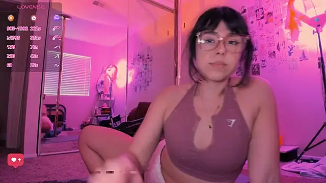 Snapshot of Evie-Luna chatting on June 2026 02:06:02 AM Evie-Luna online show from June 2026 02:06:02 AM