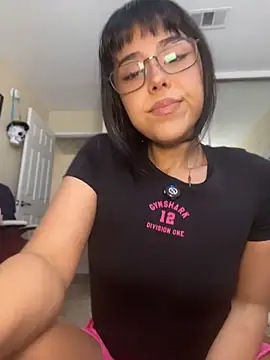 Snapshot of Evie-Luna chatting on June 2026 10:04:01 PM Evie-Luna online show from June 2026 10:04:01 PM