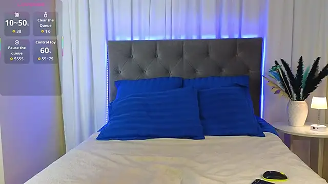 Snapshot of Ariana_Petite chatting on October 2025 12:18:02 AM Ariana Petite online show from October 2025 12:18:02 AM