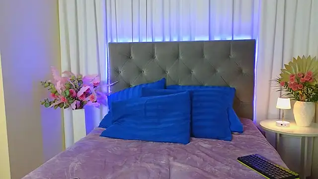 Ariana Petite online show from April 2026 12:06:02 AM