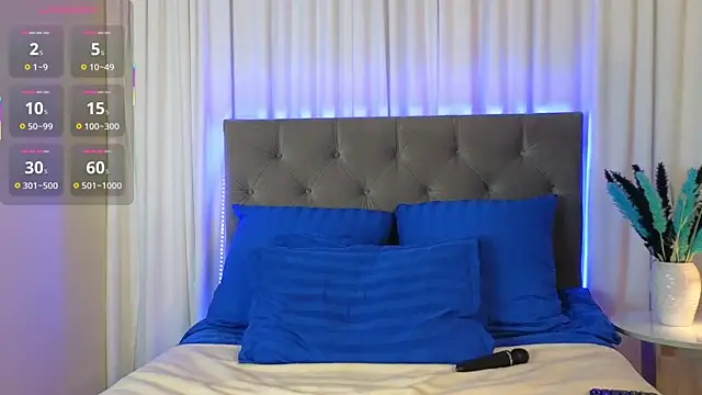 Snapshot of Ariana_Petite chatting on December 2025 12:22:02 AM Ariana Petite online show from December 2025 12:22:02 AM