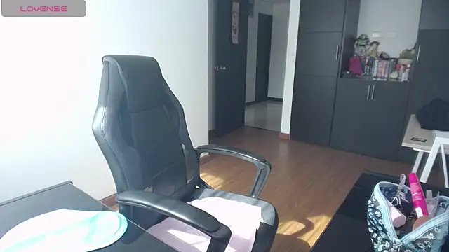 Snapshot of michell_fun23 chatting on December 2025 02:16:02 PM michell fun23 online show from December 2025 02:16:02 PM