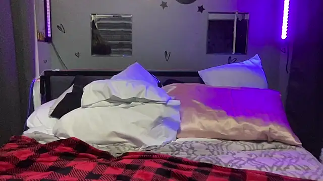 mirandamark2020 online show from April 2026 06:25:02 PM