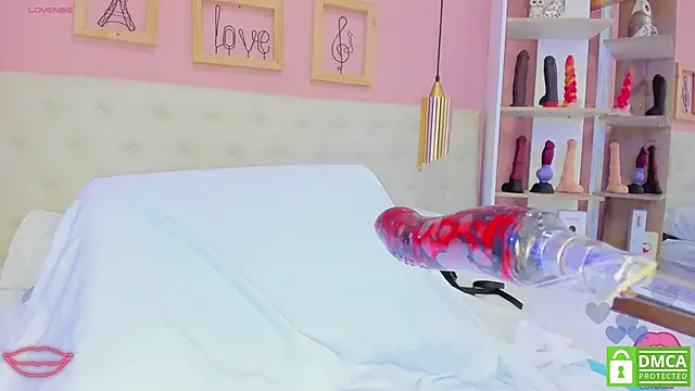 leylla  online show from April 2026 06:58:02 PM