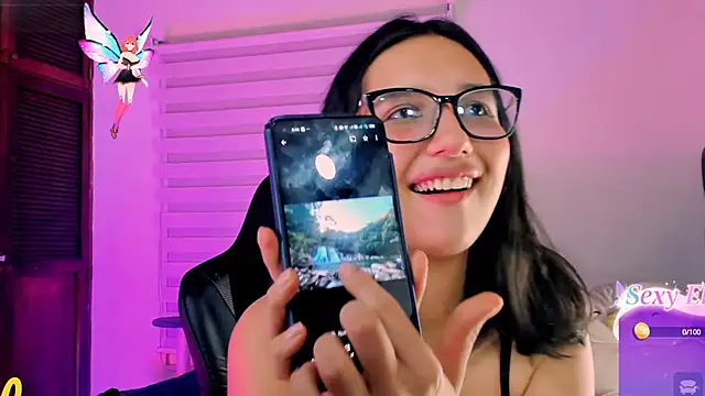 Snapshot of Luniverse chatting on January 2025 01:42:02 AM Luniverse online show from January 2025 01:42:02 AM