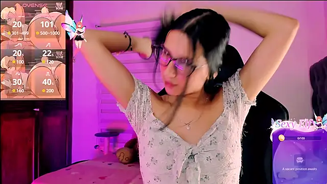 Snapshot of Luniverse chatting on December 2024 12:05:01 AM Luniverse online show from December 2024 12:05:01 AM