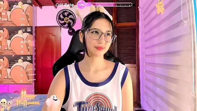 Snapshot of Luniverse chatting on October 2025 05:09:02 PM Luniverse online show from October 2025 05:09:02 PM