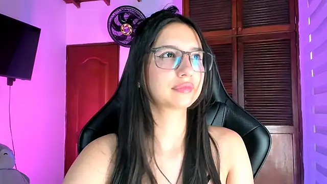 Luniverse online show from November 2025 08:34:01 PM