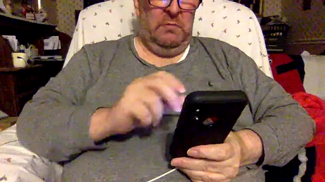 Snapshot of Drwhocares chatting on January 2025 11:26:01 PM Drwhocares online show from January 2025 11:26:01 PM