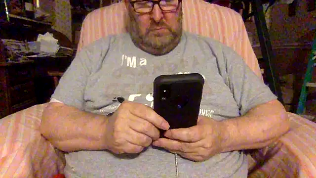 Snapshot of Drwhocares chatting on April 2026 07:06:02 PM Drwhocares online show from April 2026 07:06:02 PM
