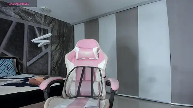 angelinafit online show from April 2026 11:43:02 PM