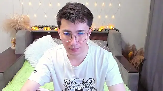 Snapshot of Yumi_steve chatting on January 2025 11:44:02 PM Yumi steve online show from January 2025 11:44:02 PM
