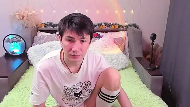 Yumi steve online show from November 2025 06:55:01 PM