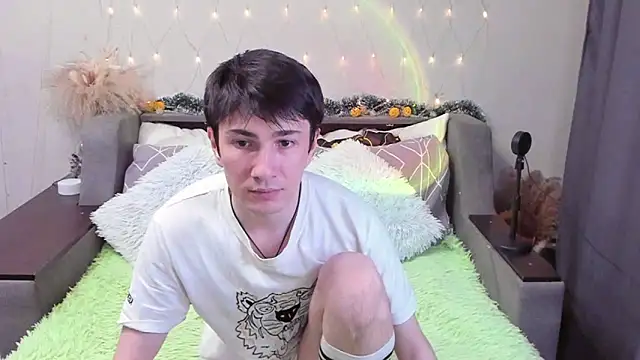 Yumi steve online show from November 2025 04:45:02 PM