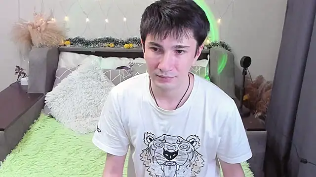 Yumi steve online show from October 2025 12:02:01 PM