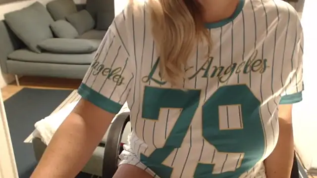 KimMitchelli online show from December 2025 02:21:02 PM