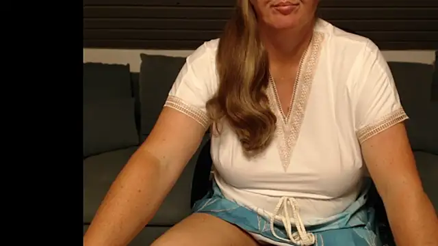Snapshot of KimMitchelli chatting on September 2025 07:13:01 PM KimMitchelli online show from September 2025 07:13:01 PM