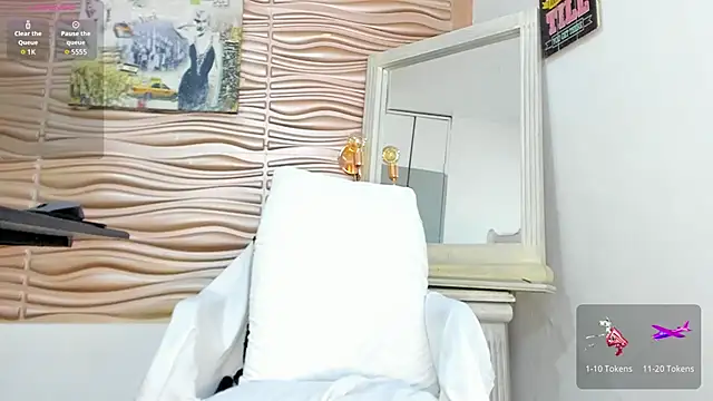 mia pineda online show from March 2026 07:09:01 PM