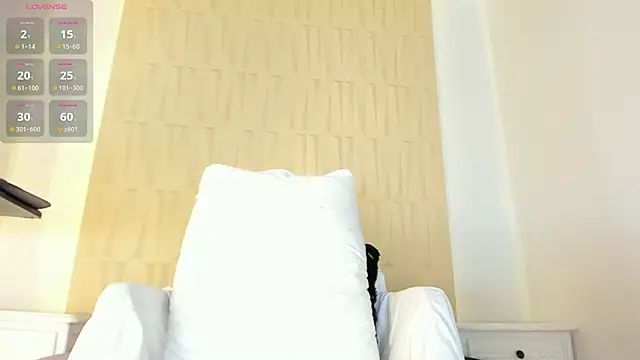 mia pineda online show from April 2026 09:05:01 PM