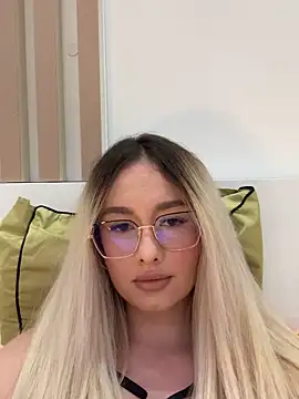 mollyxxx online show from December 2025 03:05:02 AM