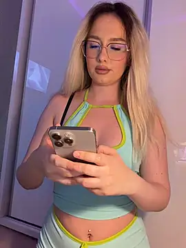 mollyxxx online show from July 2026 04:02:01 AM