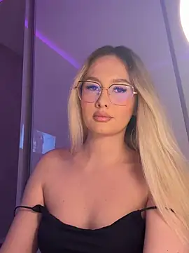 mollyxxx online show from June 2026 03:18:01 AM