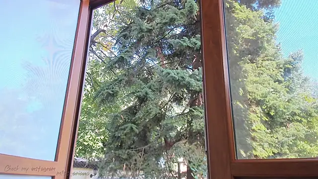 Snapshot of Miss_Ariana_ chatting on September 2025 07:20:01 AM Miss Ariana  online show from September 2025 07:20:01 AM