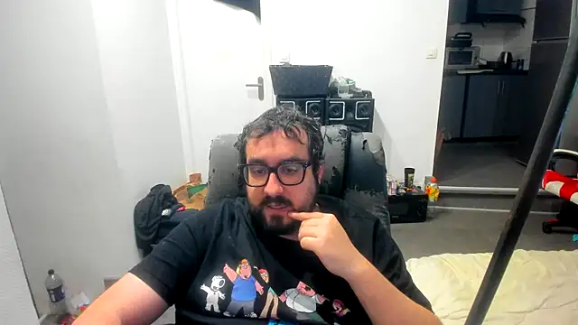 Snapshot of bears549a chatting on October 2025 10:43:02 PM bears549a online show from October 2025 10:43:02 PM